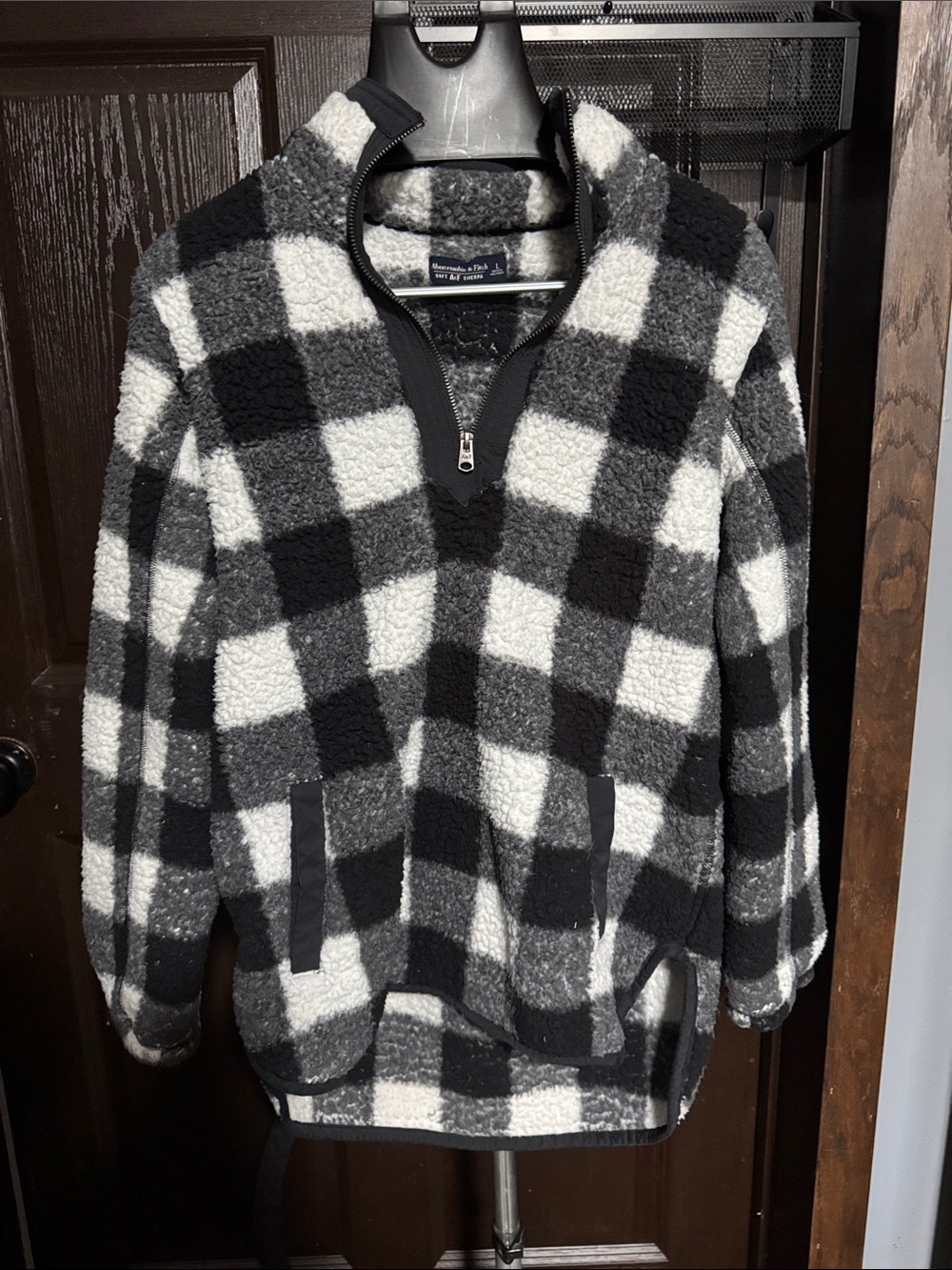 Abercrombie and Fitch Large Cozy Black & White Buffalo Plaid Sherpa Pullover